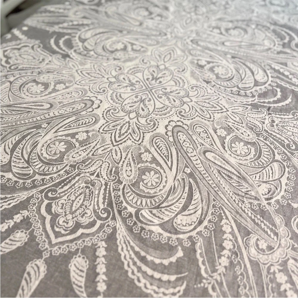 Williams Sonoma Paisley Floral Jacquard Linen/Cotton Gray Tan Tablecloth 70x 90